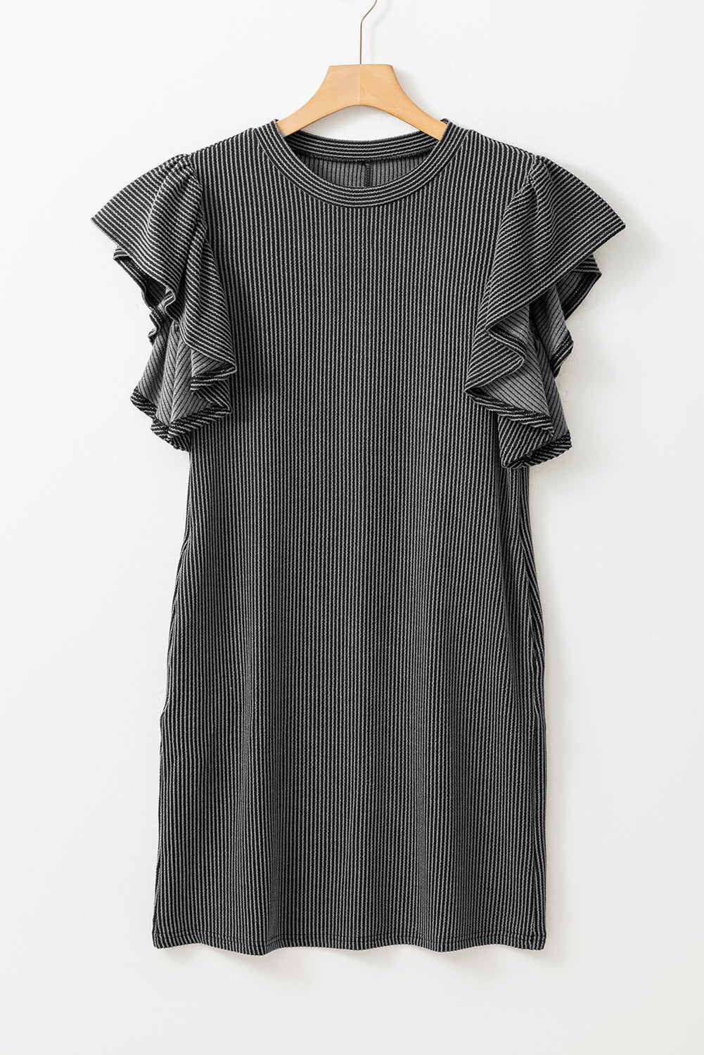 Kleid mit Volants auf dem Kopf