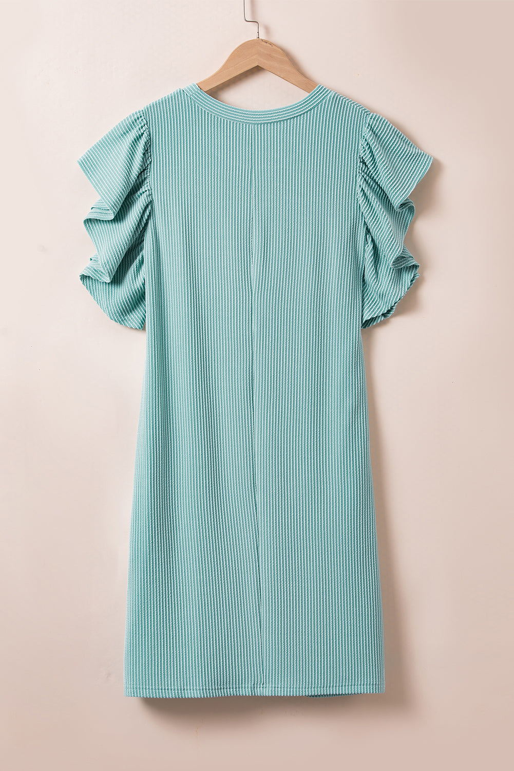 Kleid mit Volants auf dem Kopf