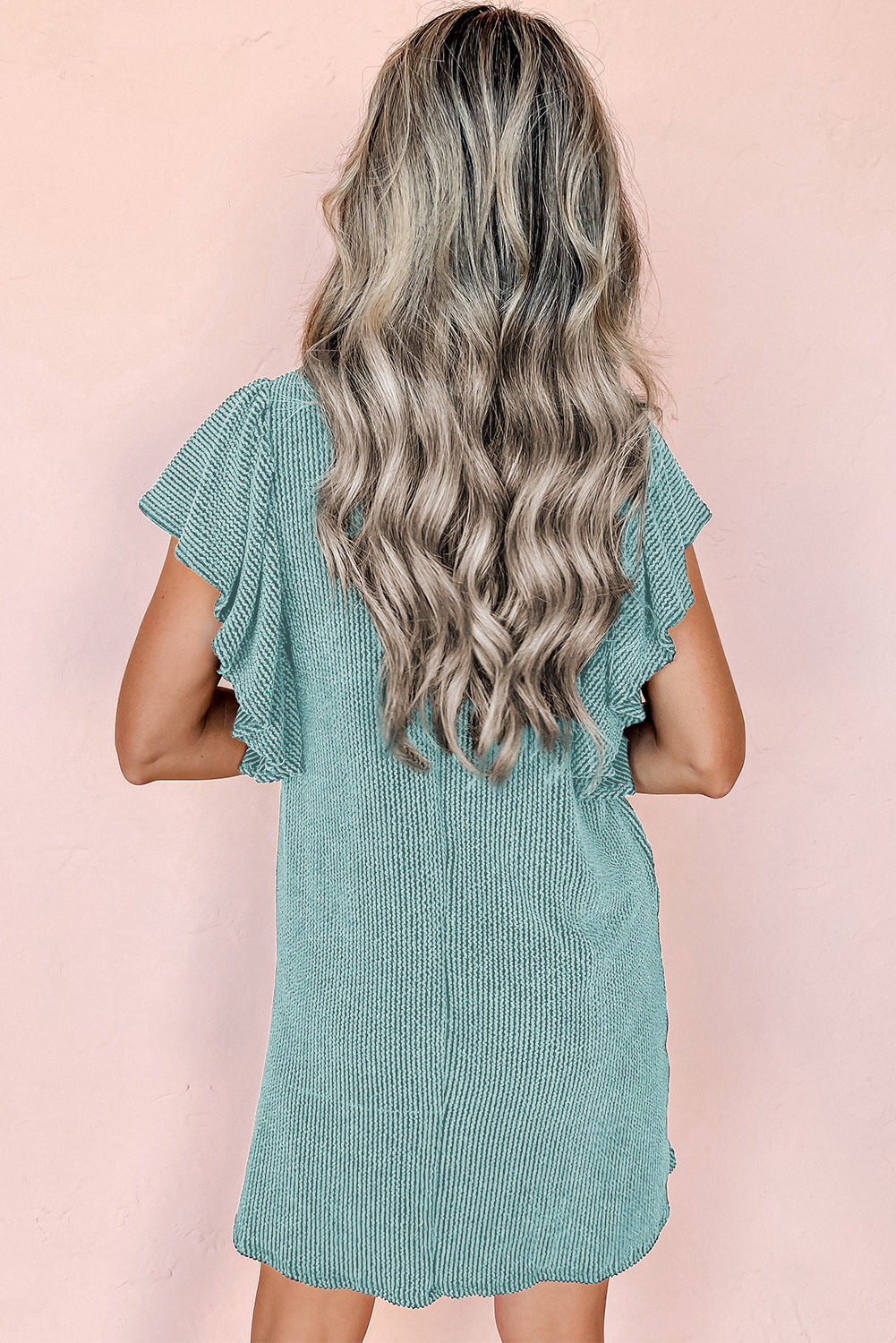 Kleid mit Volants auf dem Kopf