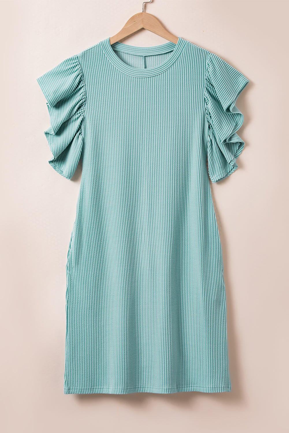 Kleid mit Volants auf dem Kopf