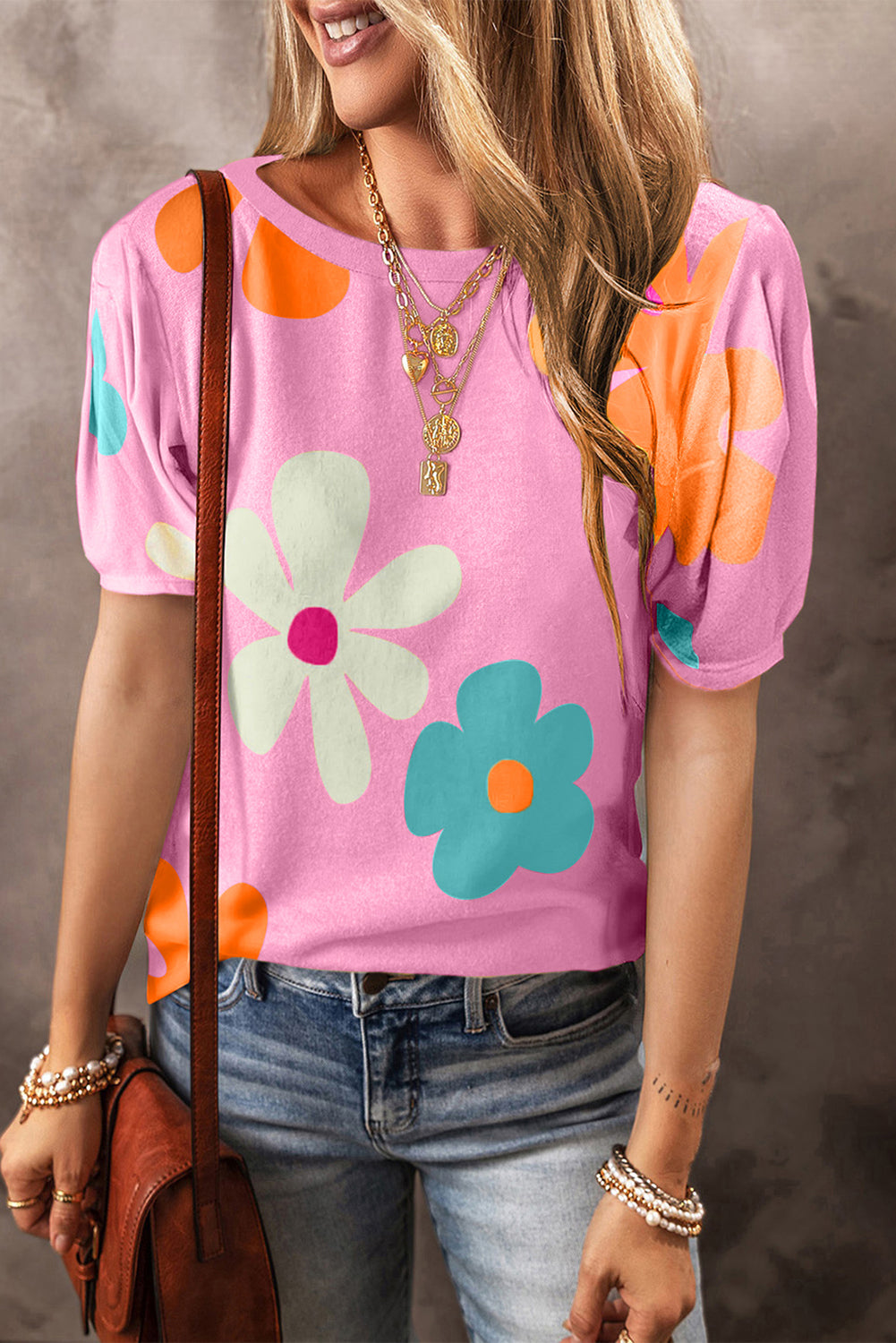 Farbenfrohes T-Shirt mit Blumen-Print in verschiedenen Farben