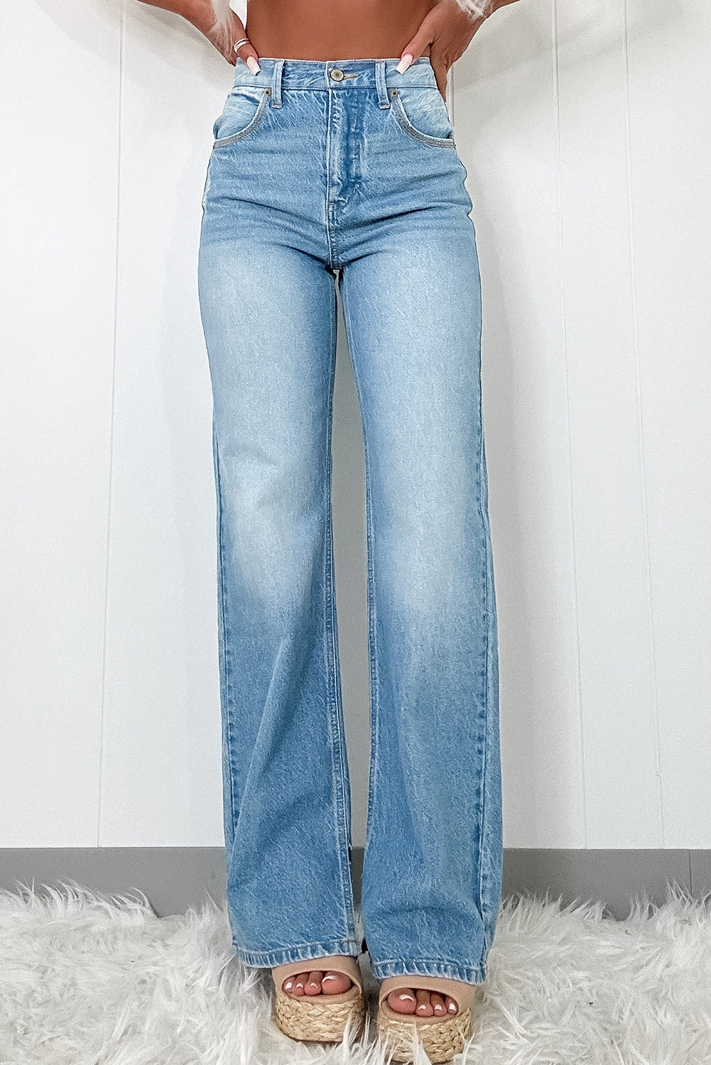 Zerrissene Myosotis-Jeans mit hoher Taille