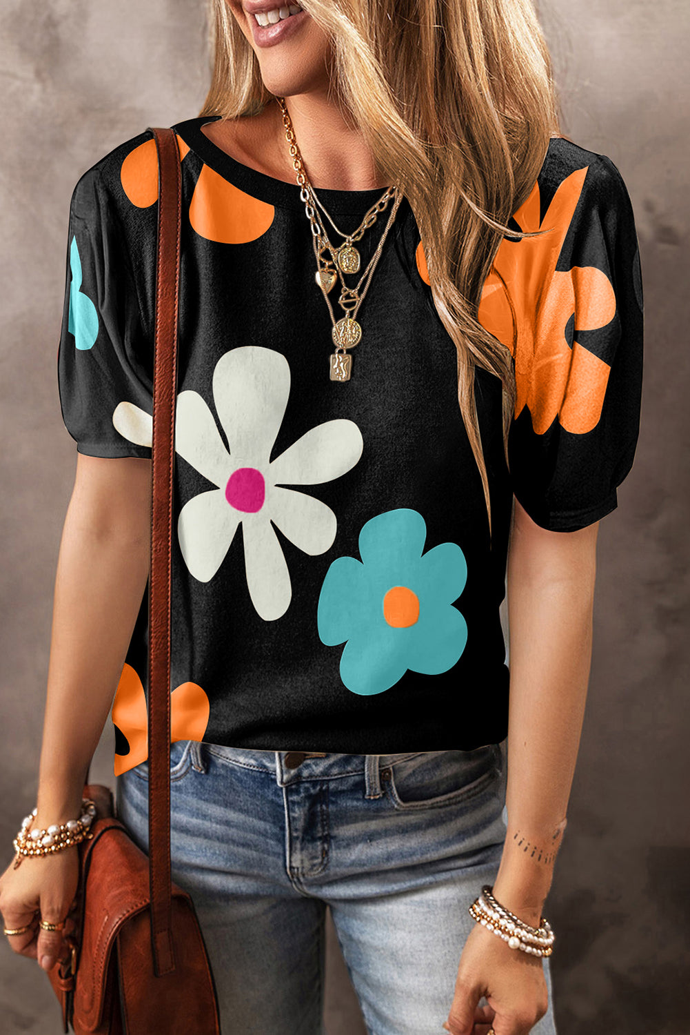 Farbenfrohes T-Shirt mit Blumen-Print in verschiedenen Farben