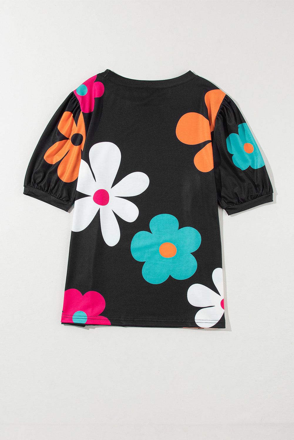 Farbenfrohes T-Shirt mit Blumen-Print in verschiedenen Farben