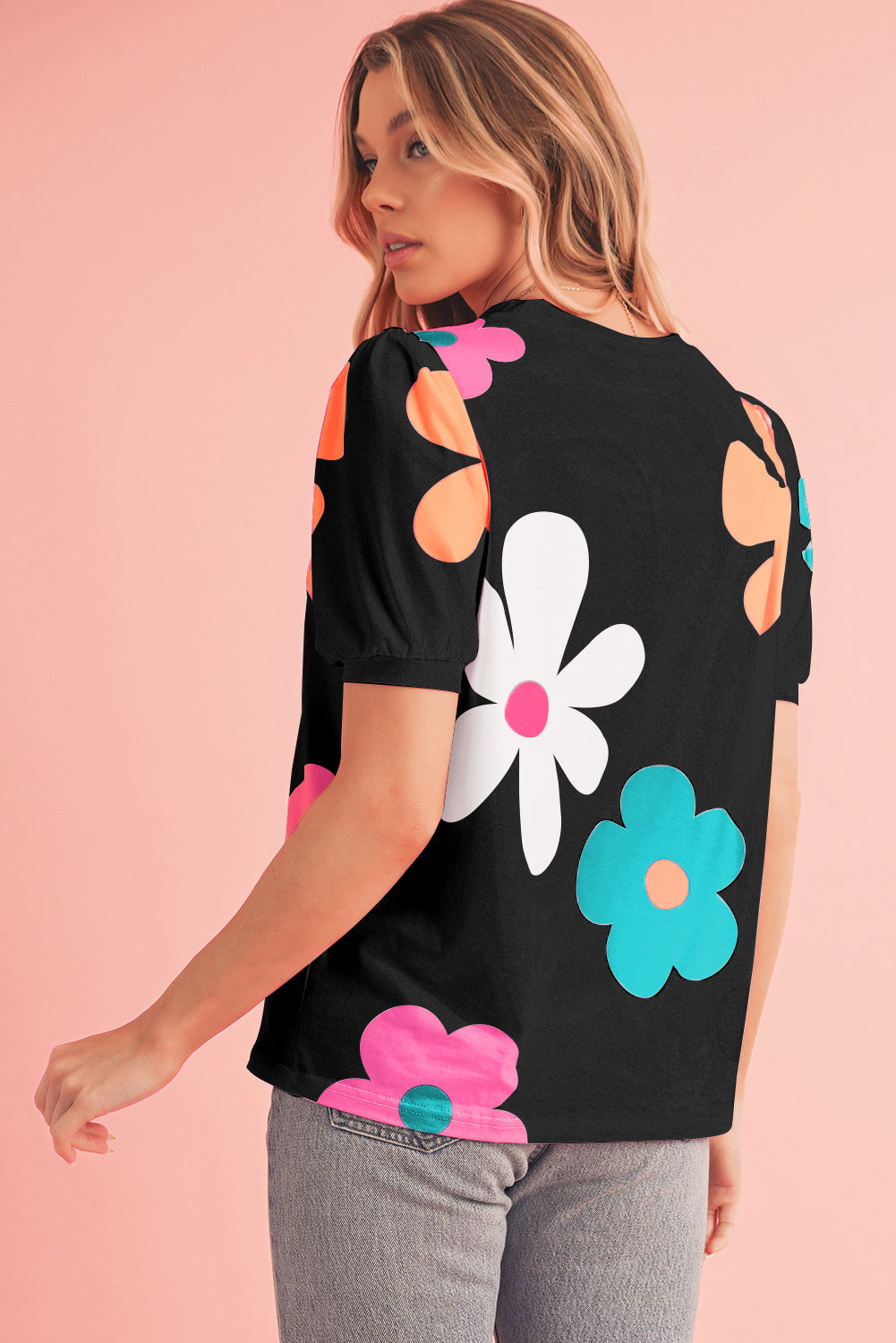 Farbenfrohes T-Shirt mit Blumen-Print in verschiedenen Farben