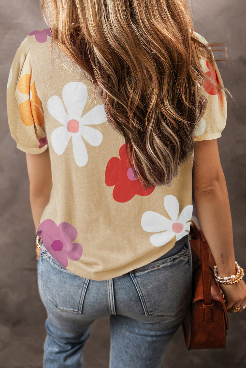 Farbenfrohes T-Shirt mit Blumen-Print in verschiedenen Farben