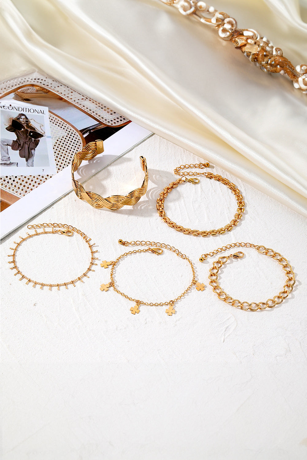 Gold Geometric Four-Leaf Clover Bracelet Set