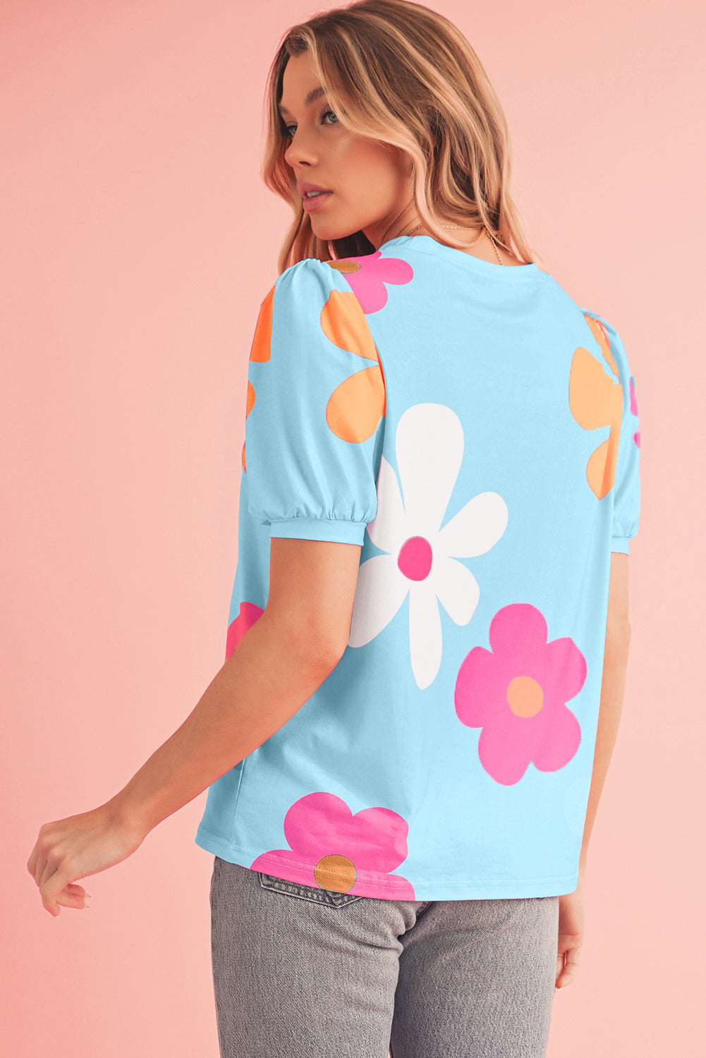 Farbenfrohes T-Shirt mit Blumen-Print in verschiedenen Farben