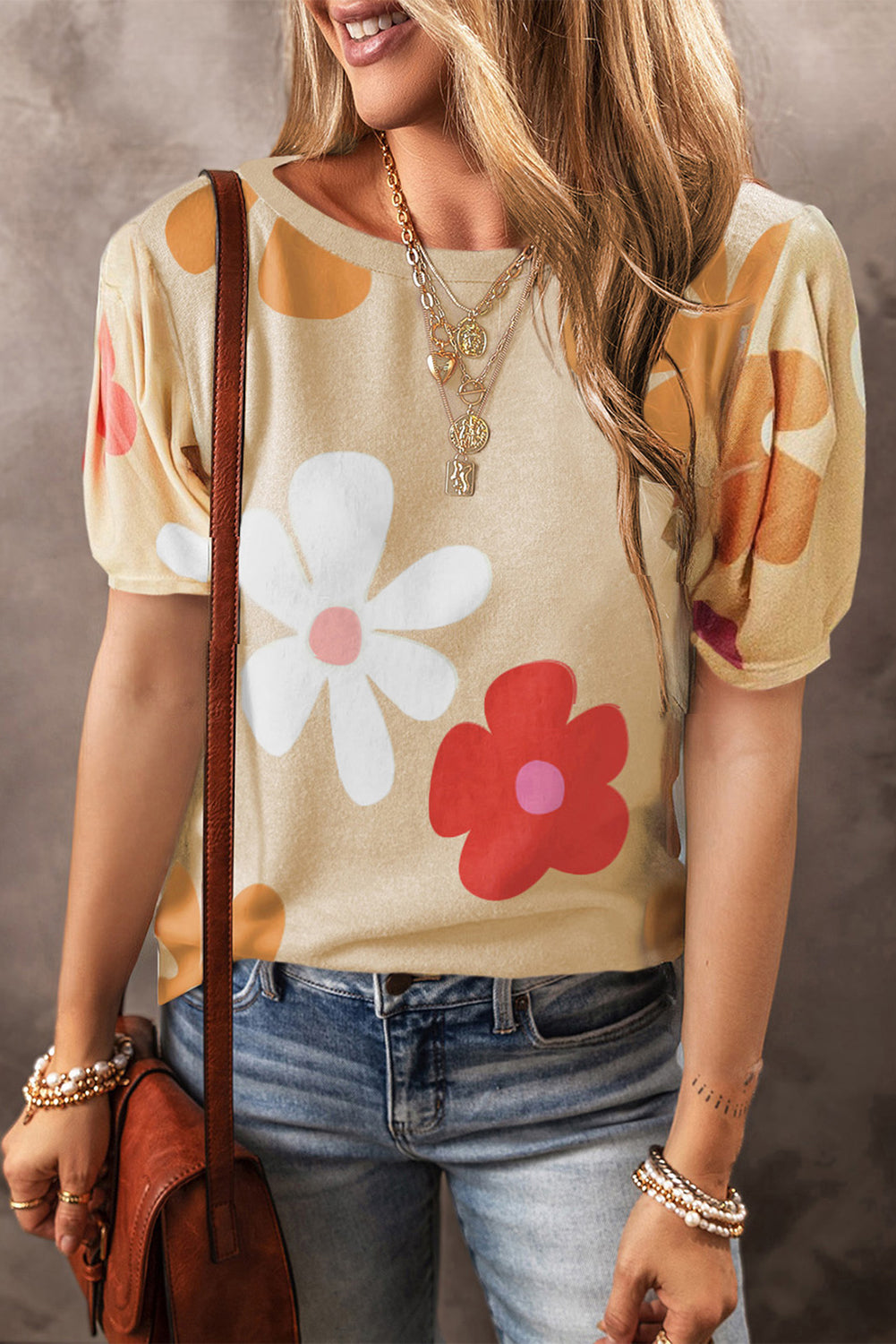 Farbenfrohes T-Shirt mit Blumen-Print in verschiedenen Farben