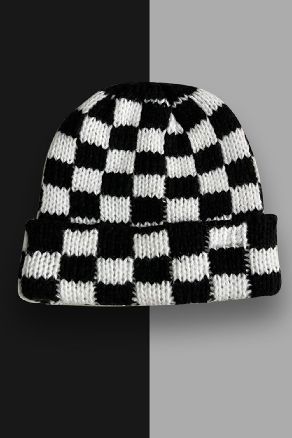 Schwarze karierte Beanie-Mütze