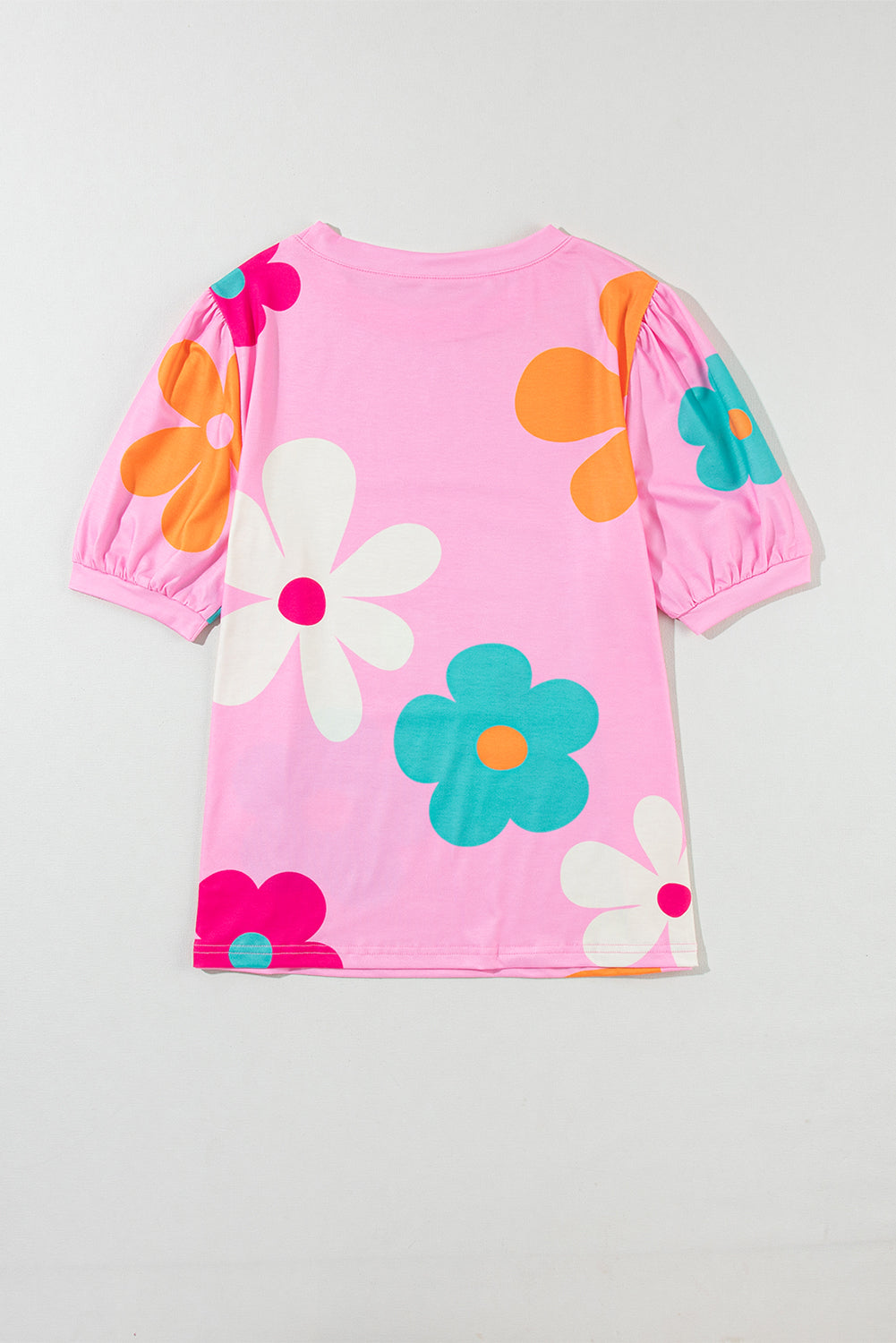 Farbenfrohes T-Shirt mit Blumen-Print in verschiedenen Farben