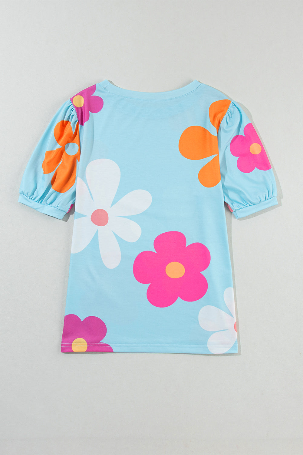 Farbenfrohes T-Shirt mit Blumen-Print in verschiedenen Farben